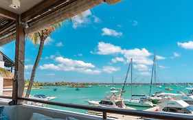 Beachfront Luxurious Stunning Sunset Boulevard Apartment, Grand Baie