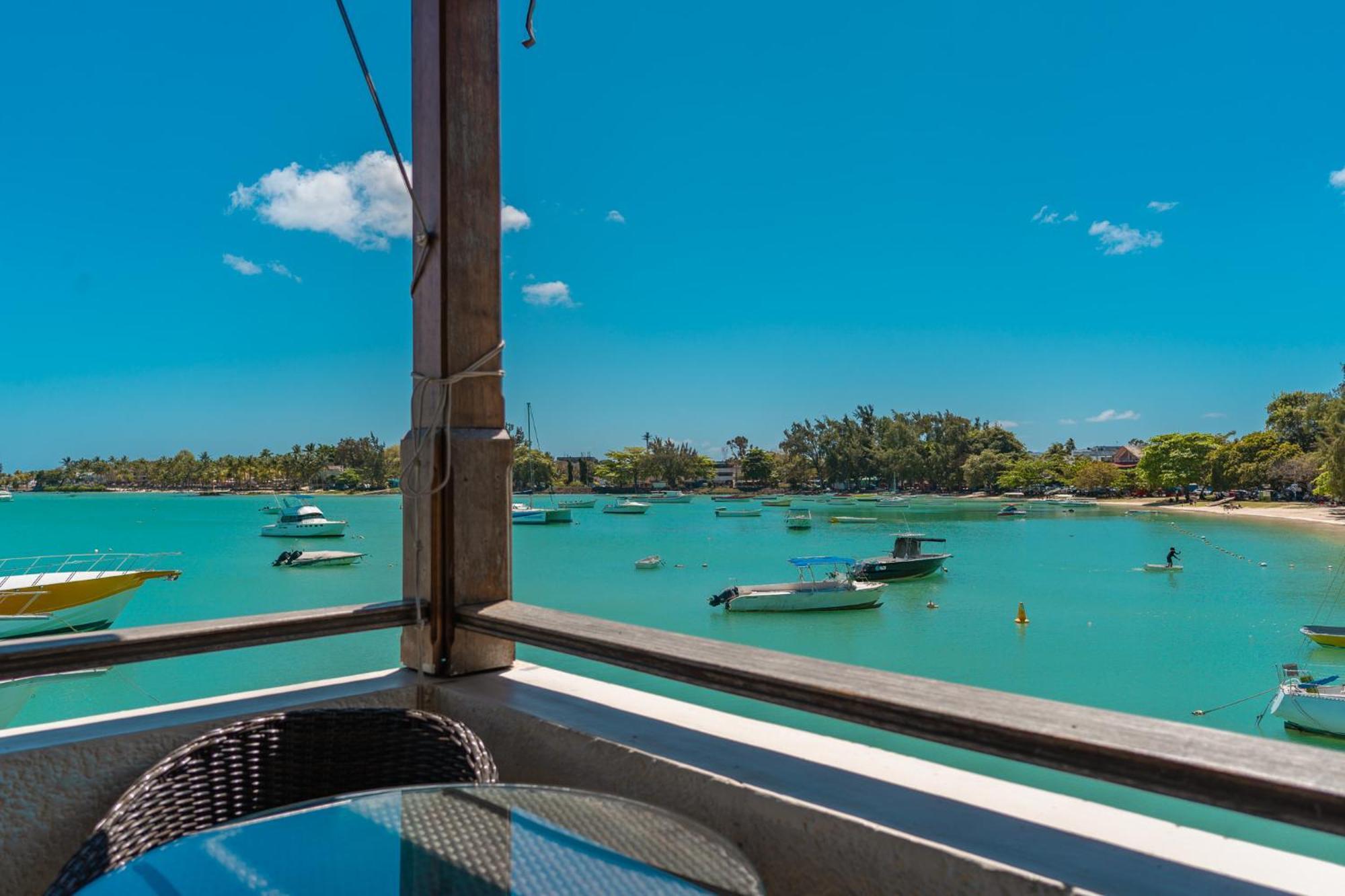 Beachfront Luxurious Stunning Sunset Boulevard Apartment, Grand Baie Exterior photo